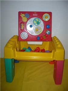 Mesa de actividades para bebés