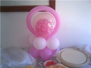 Centro de mesa de balões para festa infantil
