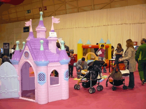 Festa de aniversário infantil, aluguer de insufláveis e de brinquedos