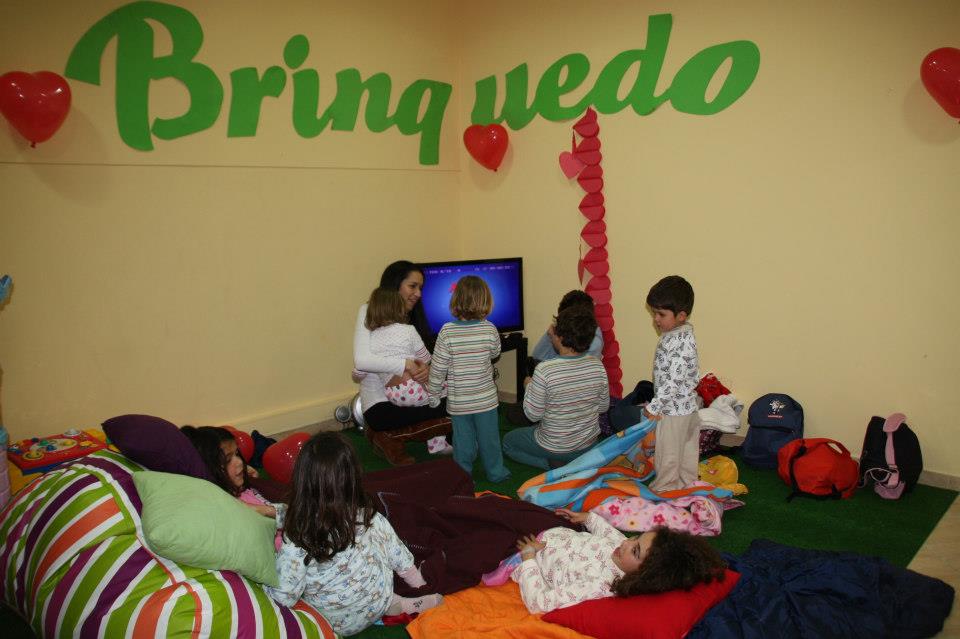 Festa de aniversário infantil, aluguer de insufláveis e de brinquedos